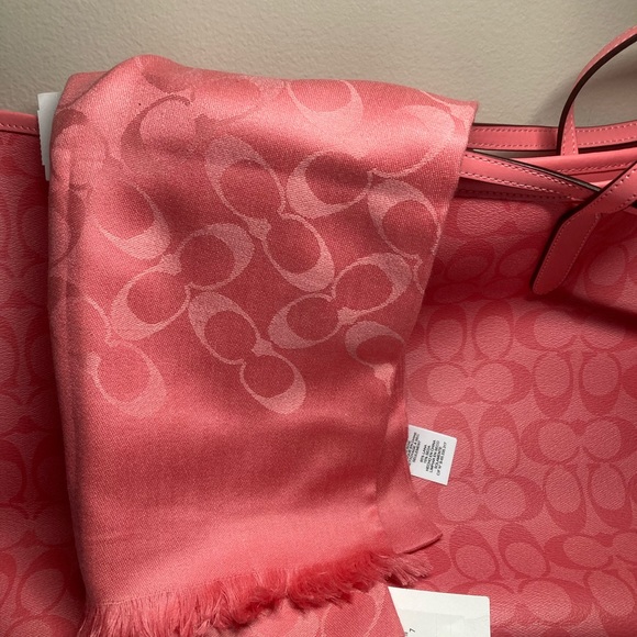 NWT COACH bundle: SIGNA CITY TOTE, WRAP & mirror/keyring PINK LEMONADE -spring! - Picture 5 of 16
